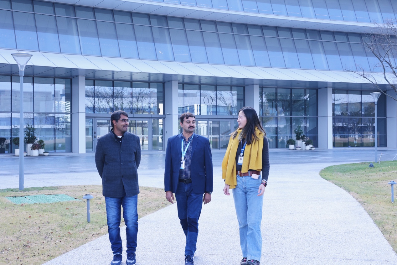 Welcome two Pakistani postdocs to join the team!